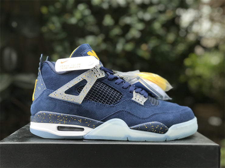 AIR JORDAN 4