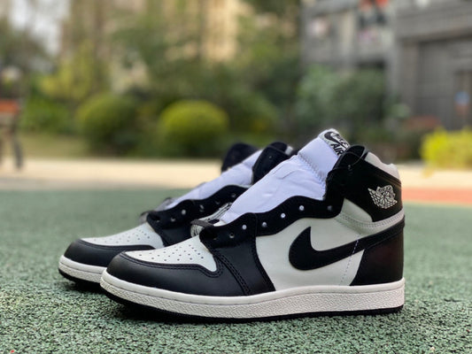 NIKE AIR JORDAN 1