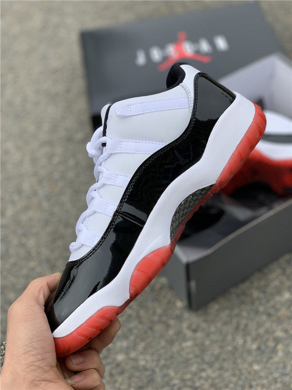 AIR JORDAN 11