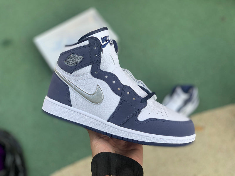 NIKE AIR JORDAN 1