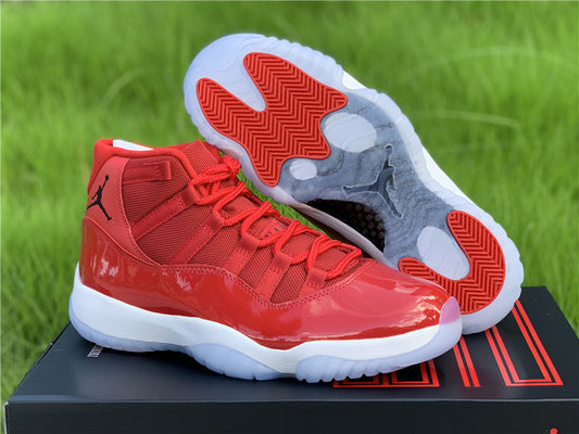 AIR JORDAN 11