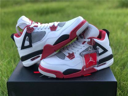 AIR JORDAN 4