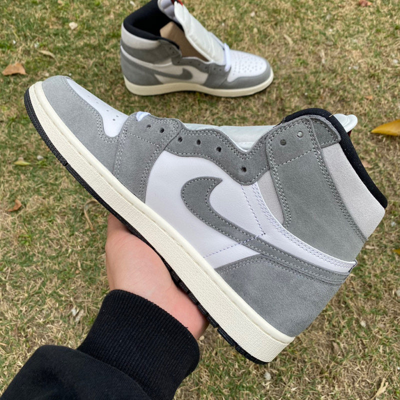 NIKE AIR JORDAN 1