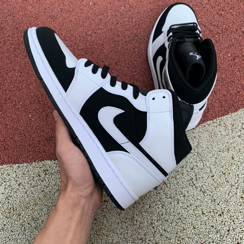 NIKE AIR JORDAN 1