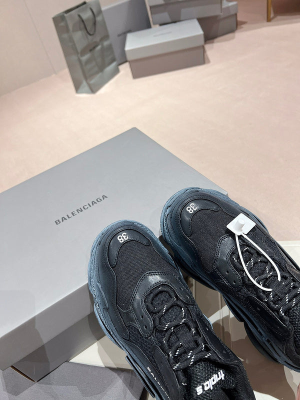 BALENCIAGA