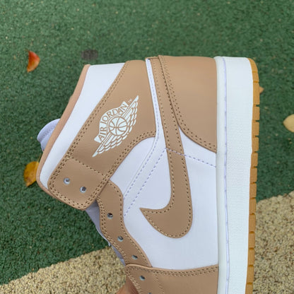 NIKE AIR JORDAN 1