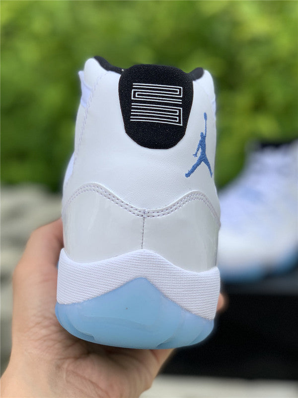 AIR JORDAN 11