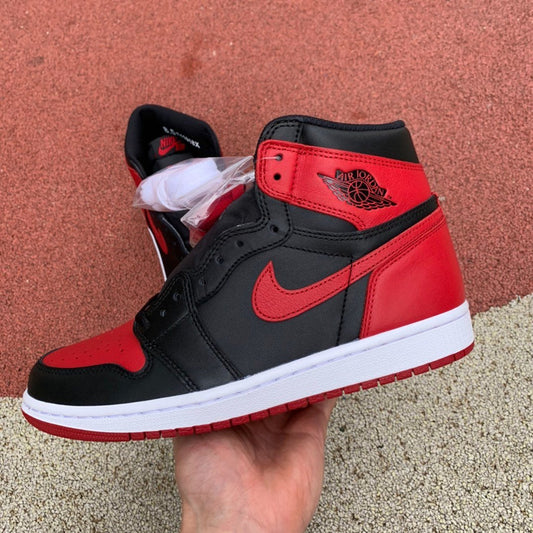 NIKE AIR JORDAN 1