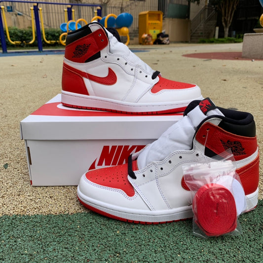 NIKE AIR JORDAN 1