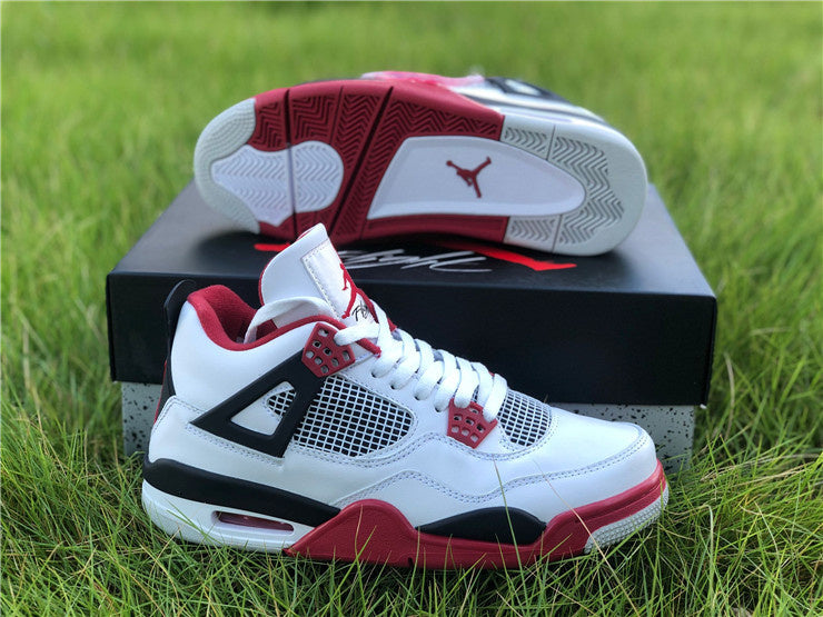 AIR JORDAN 4