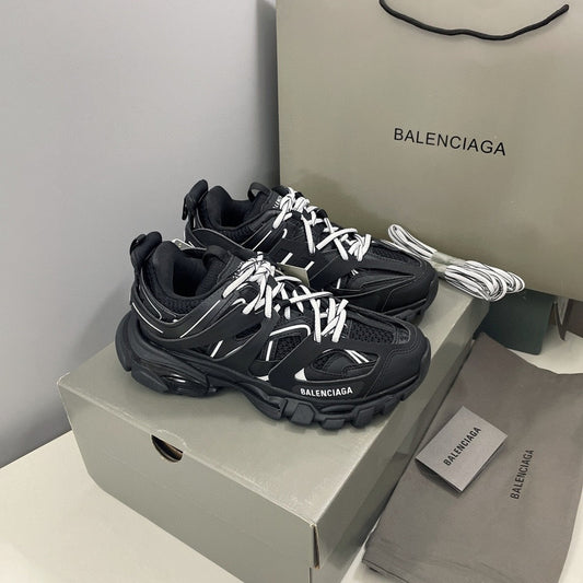 BALENCIAGA