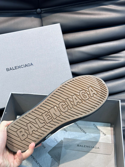 BALENCIAGA