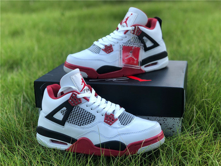 AIR JORDAN 4