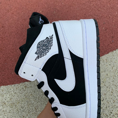 NIKE AIR JORDAN 1