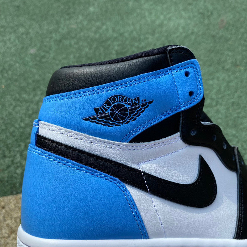 NIKE AIR JORDAN 1