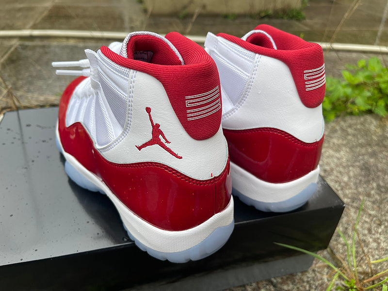 AIR JORDAN 11