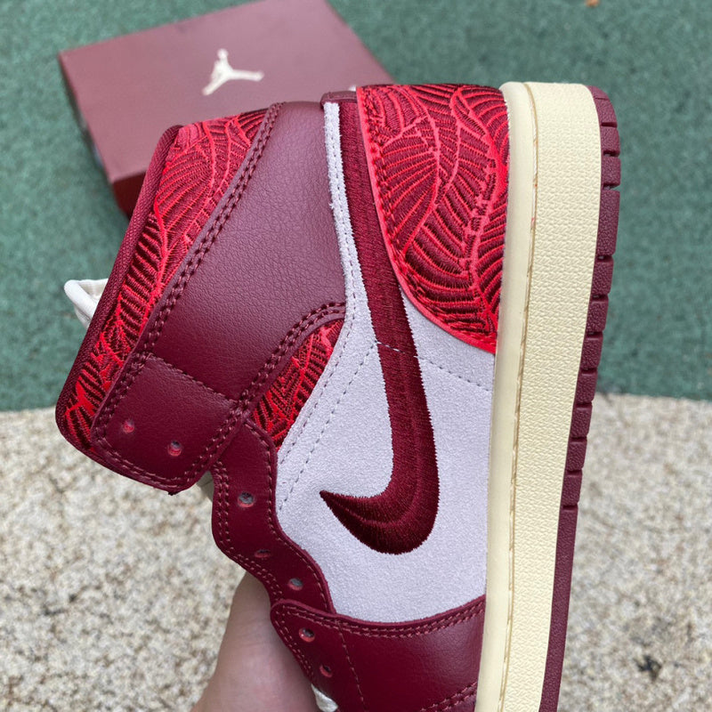 NIKE AIR JORDAN 1