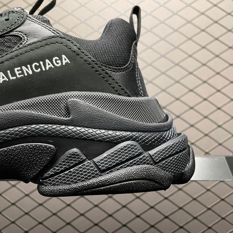 BALENCIAGA