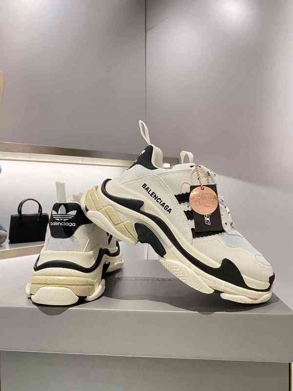 BALENCIAGA