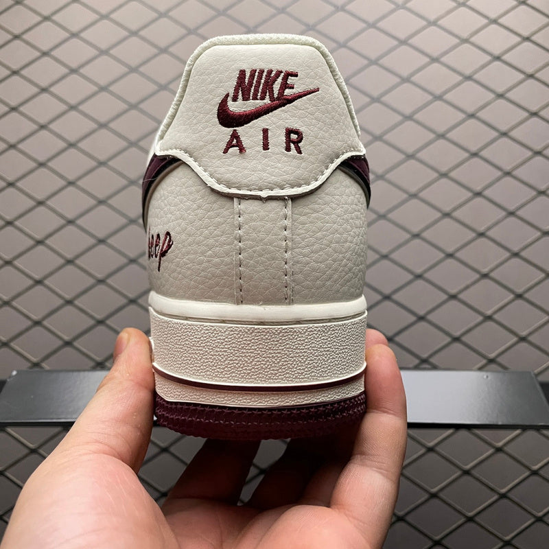 NIKE AIR FORCE 1