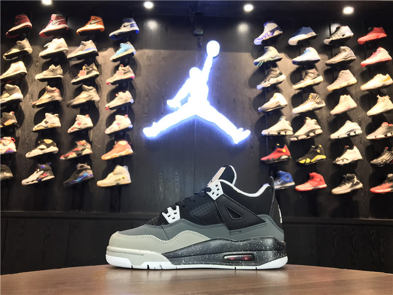 AIR JORDAN 4