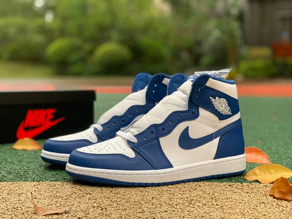 NIKE AIR JORDAN 1