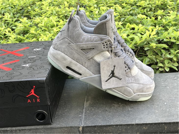 AIR JORDAN 4