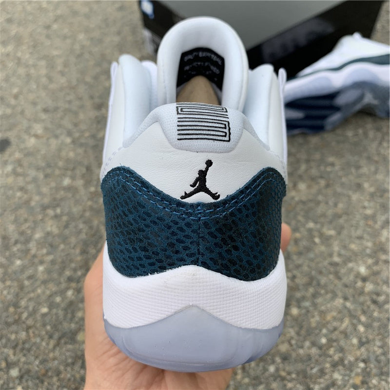 AIR JORDAN 11