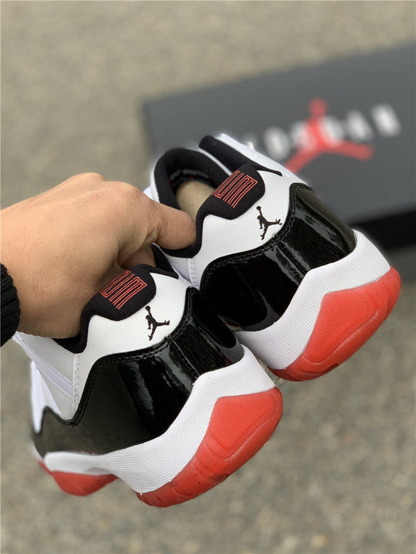 AIR JORDAN 11