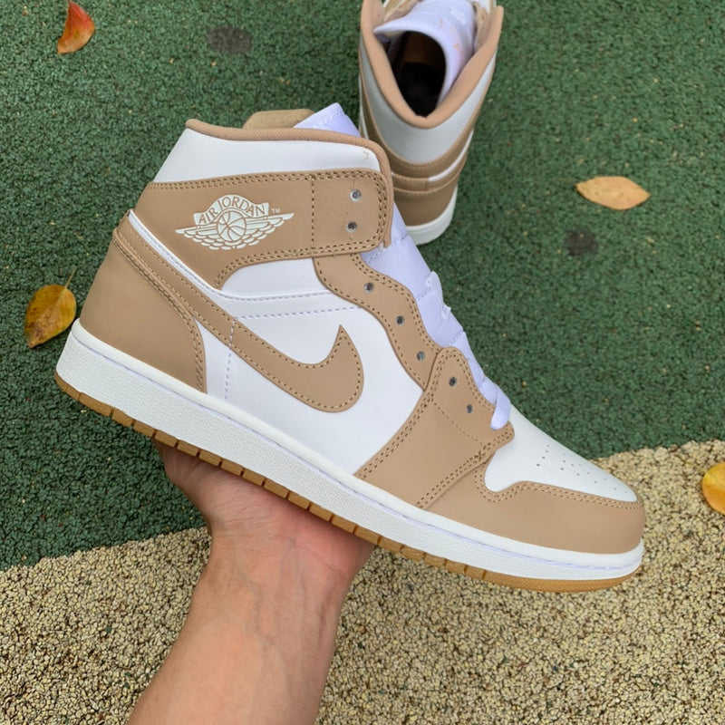 NIKE AIR JORDAN 1