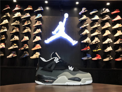 AIR JORDAN 4