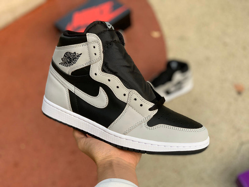 NIKE AIR JORDAN 1