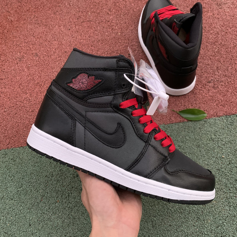 NIKE AIR JORDAN 1