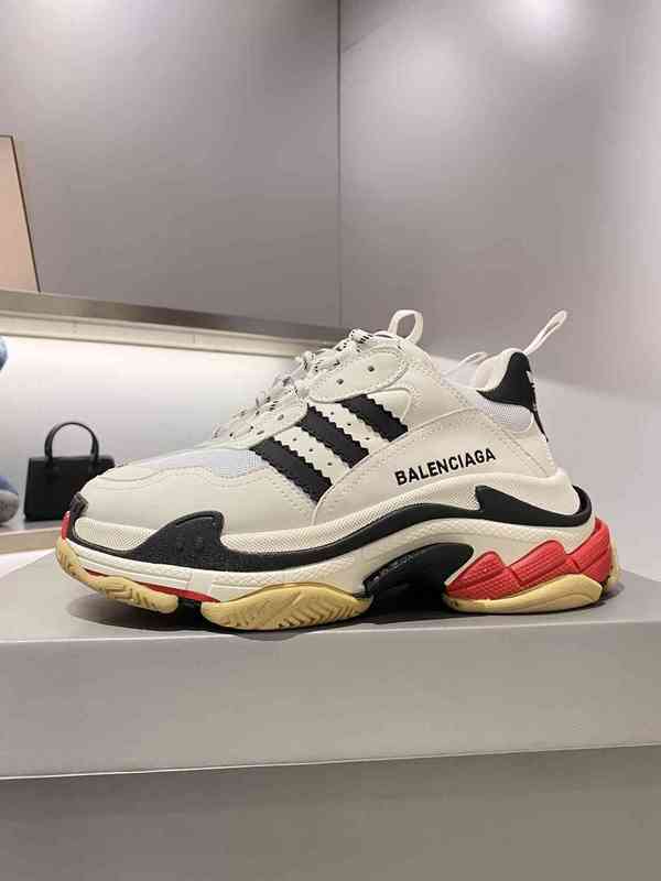 BALENCIAGA