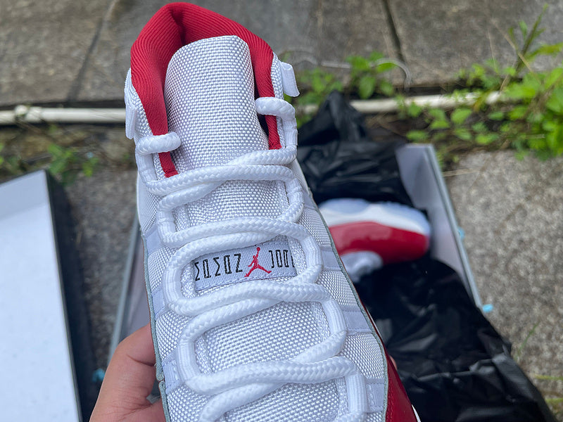 AIR JORDAN 11