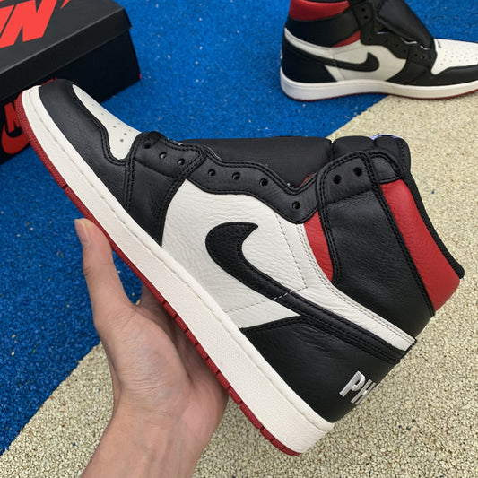 NIKE AIR JORDAN 1