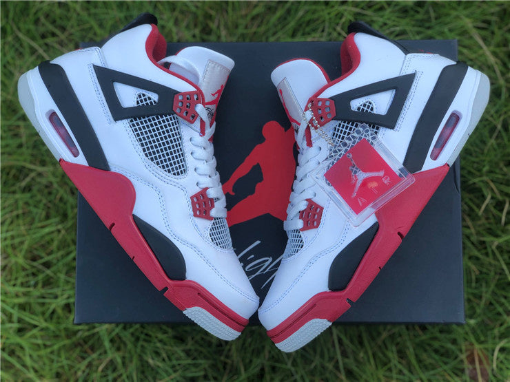 AIR JORDAN 4