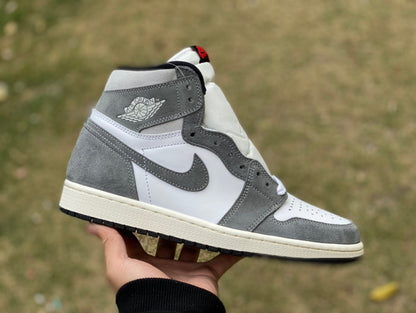 NIKE AIR JORDAN 1