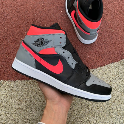 NIKE AIR JORDAN 1