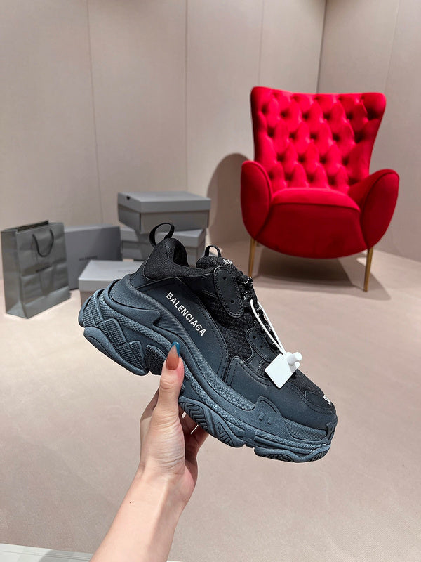 BALENCIAGA