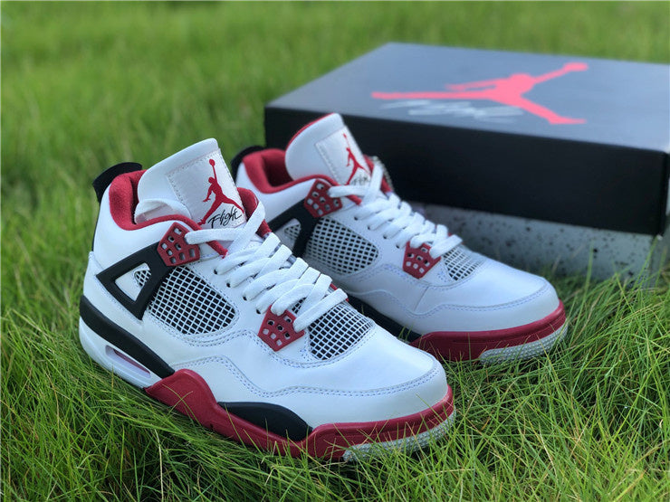 AIR JORDAN 4