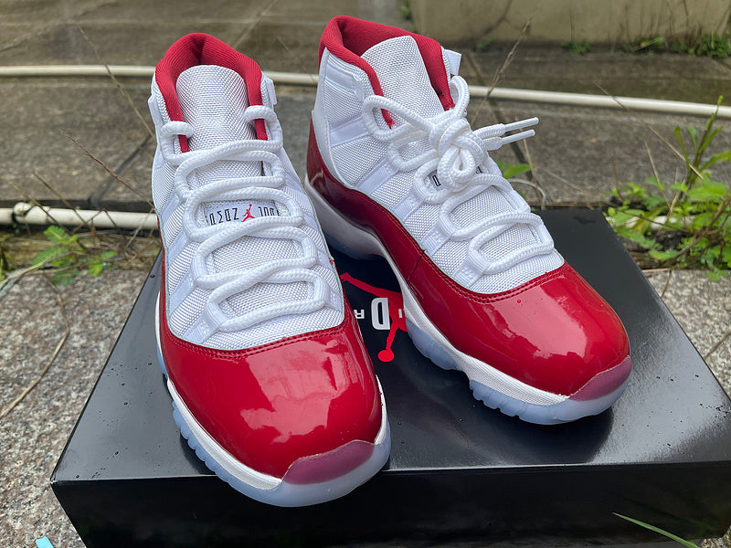 AIR JORDAN 11