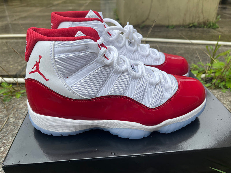 AIR JORDAN 11