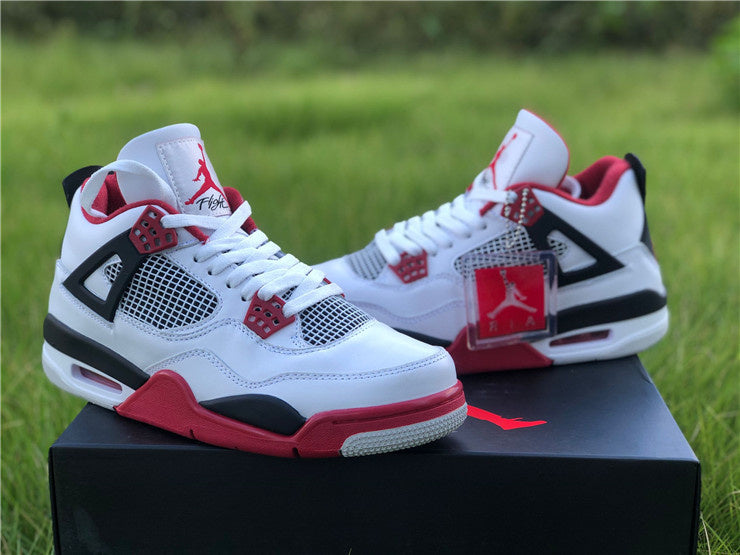 AIR JORDAN 4