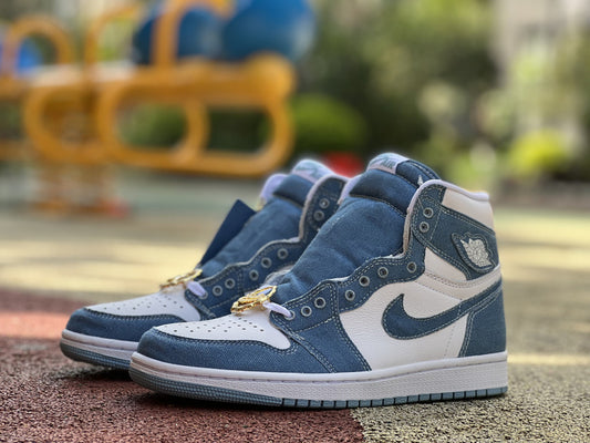 NIKE AIR JORDAN 1