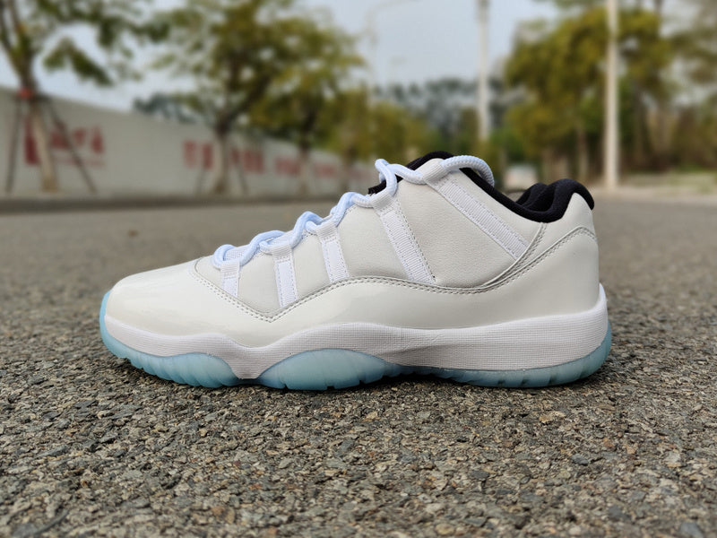 AIR JORDAN 11