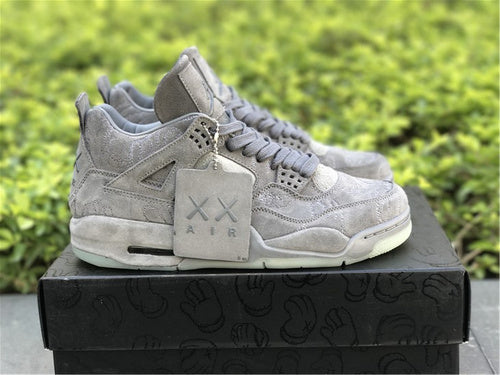 AIR JORDAN 4